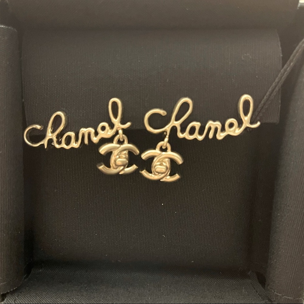 SOLD Chanel Script turnlock earrings 🦄